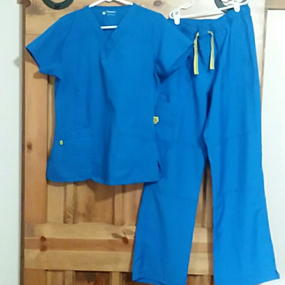 Wonder Wink Four-Stretch scrub top with buttons